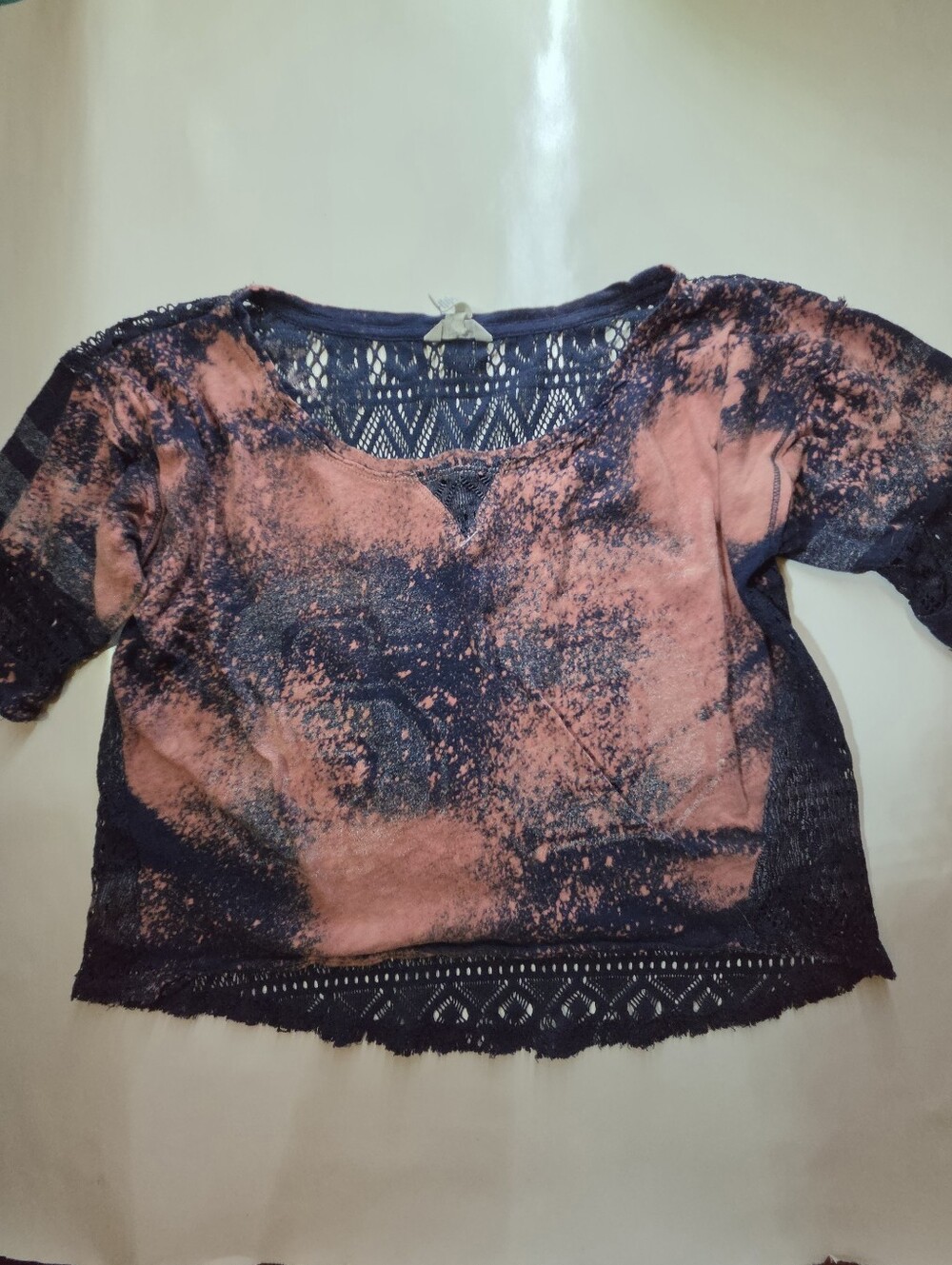Bleached lace crop